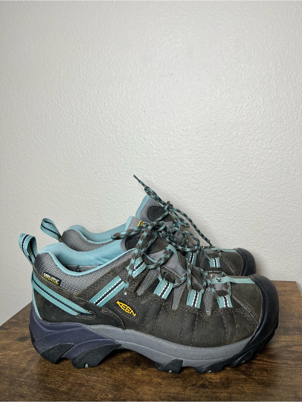 Keen Women's Targhee II 2 Trail Hiking Shoes in Teal and Gray - Picture 2 of 5